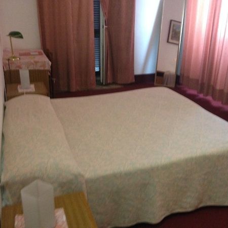 Hotel Moderno Lecco Luaran gambar
