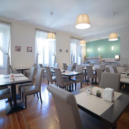 Hotel Moderno Lecco Luaran gambar