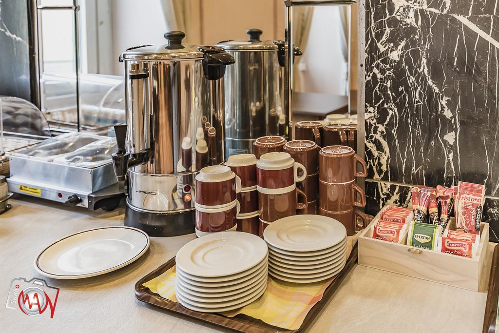 Hotel Moderno Lecco Luaran gambar