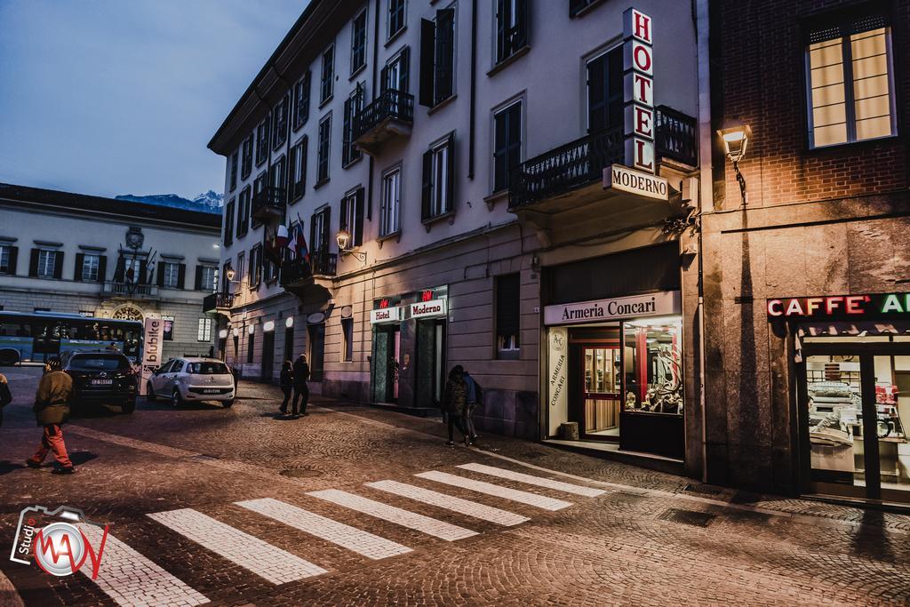 Hotel Moderno Lecco Luaran gambar