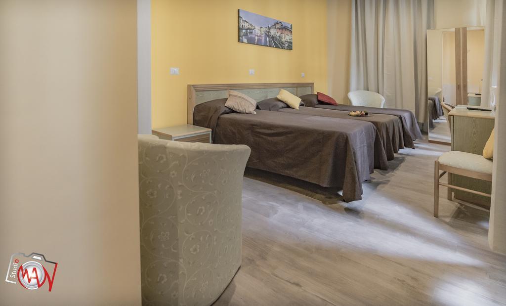 Hotel Moderno Lecco Luaran gambar