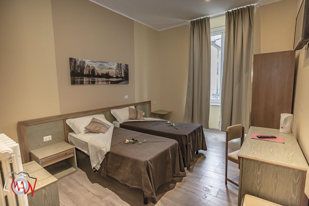 Hotel Moderno Lecco Luaran gambar