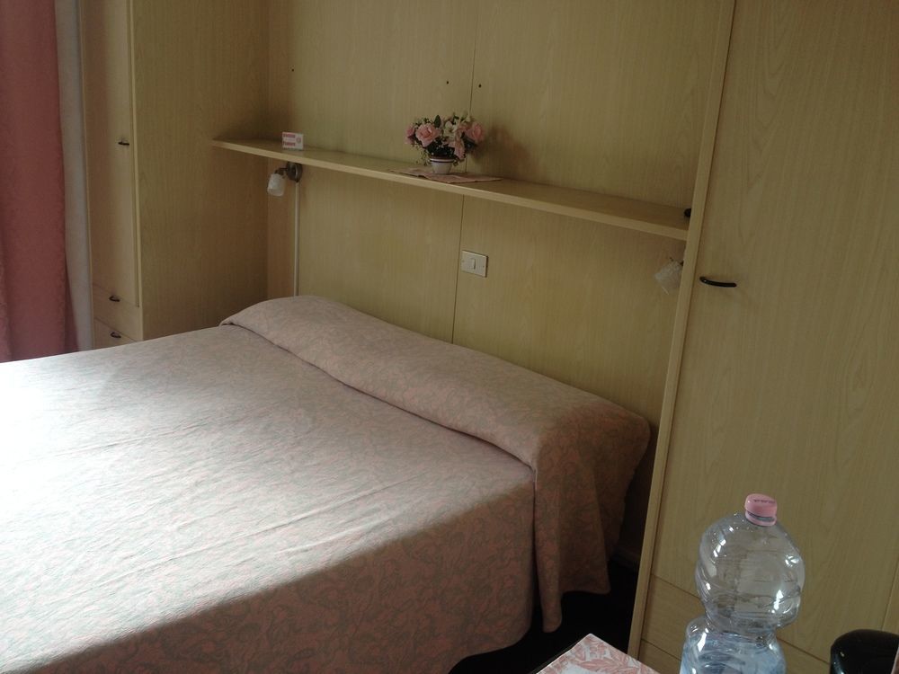 Hotel Moderno Lecco Luaran gambar