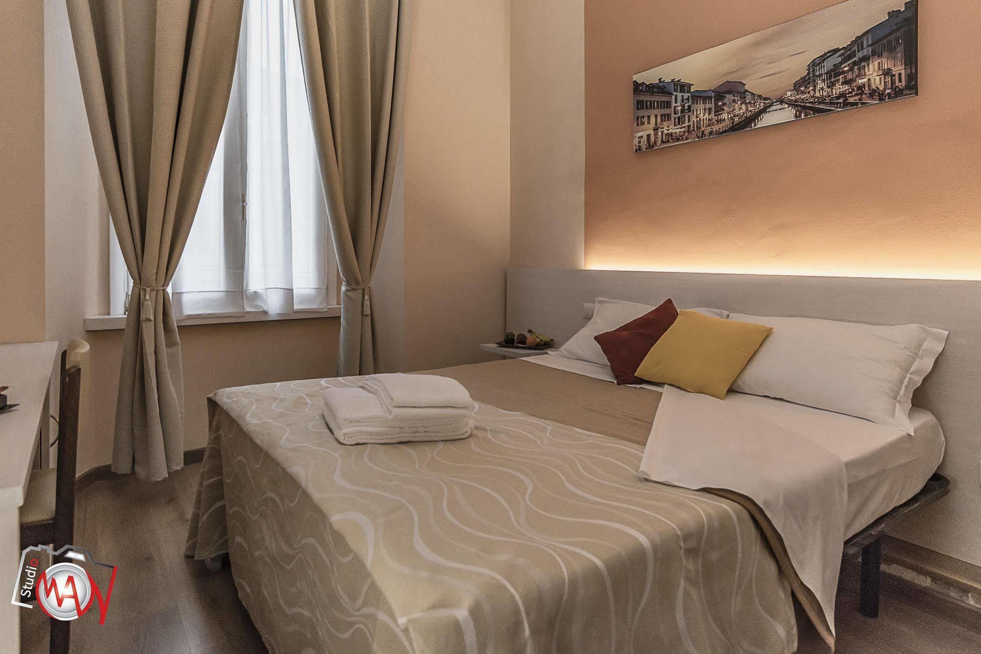 Hotel Moderno Lecco Luaran gambar
