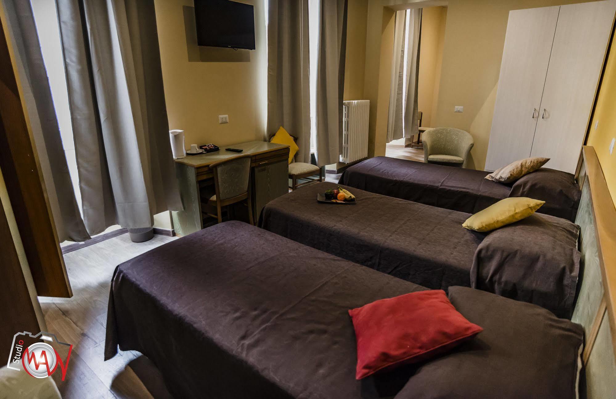 Hotel Moderno Lecco Luaran gambar
