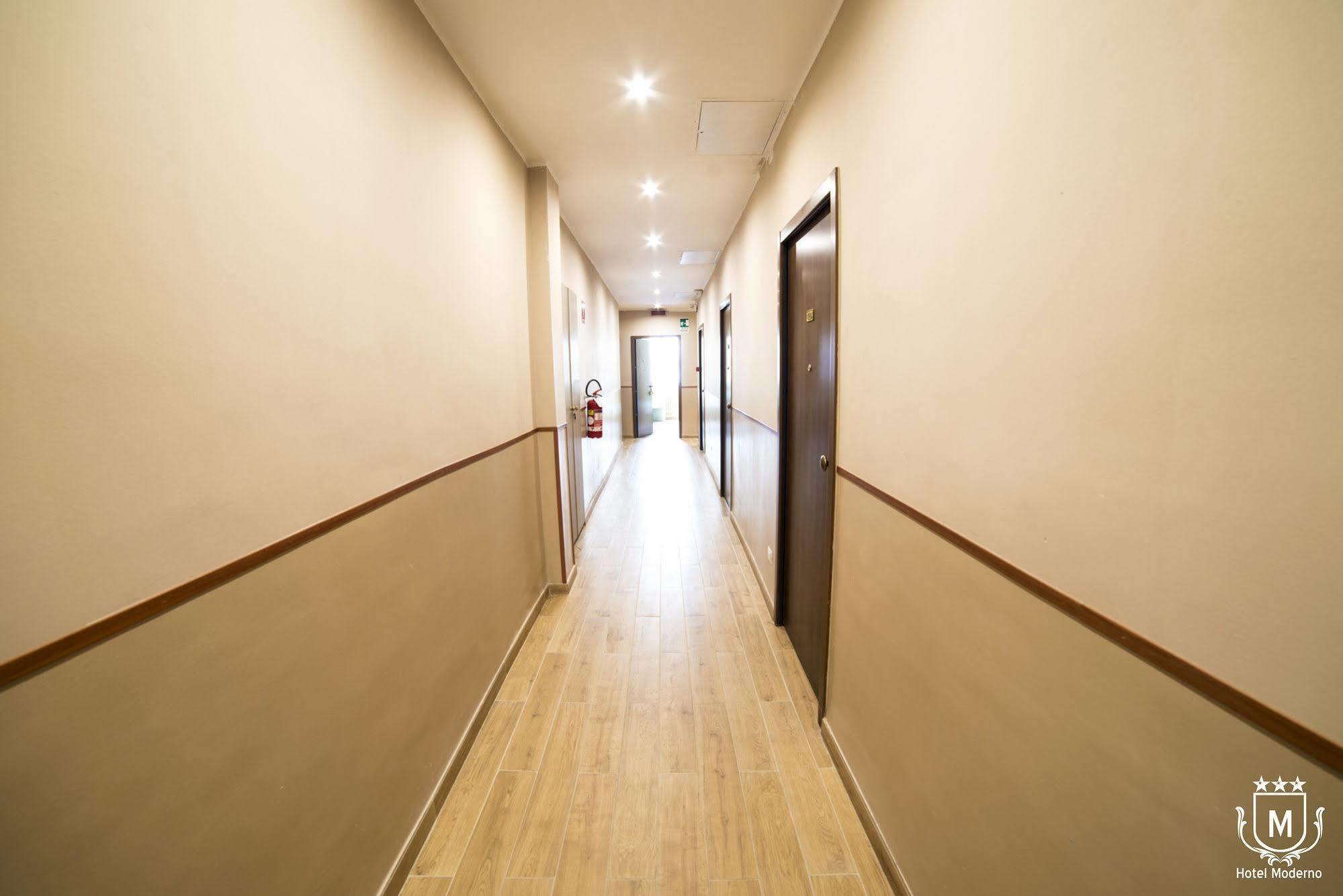 Hotel Moderno Lecco Luaran gambar