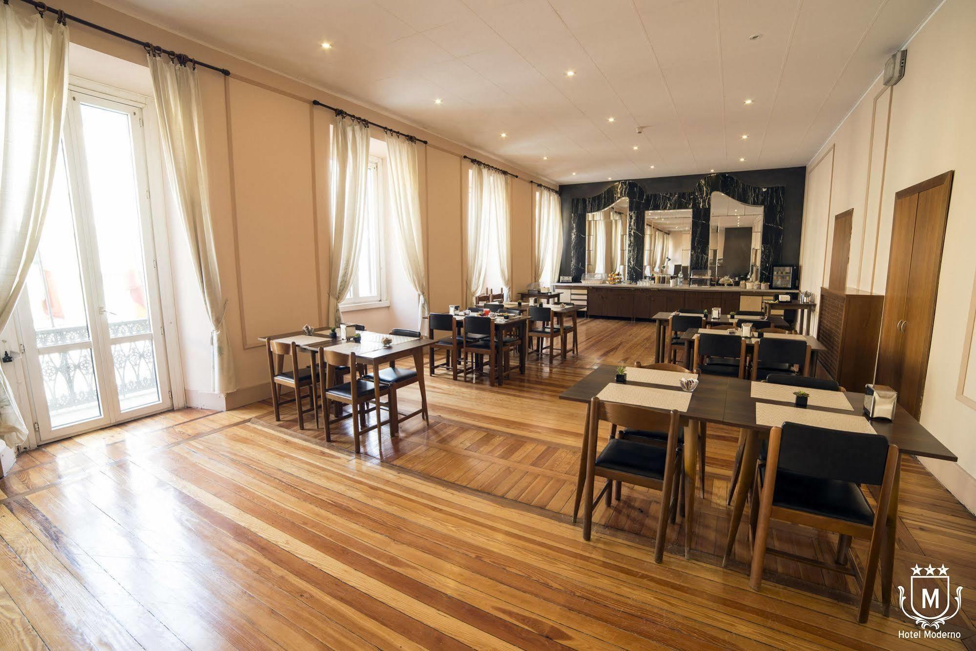 Hotel Moderno Lecco Luaran gambar