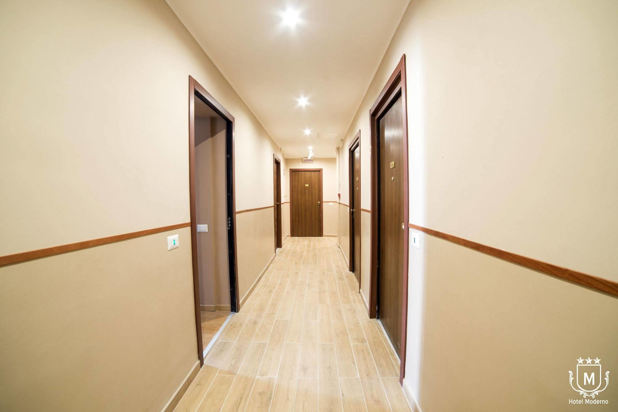 Hotel Moderno Lecco Luaran gambar